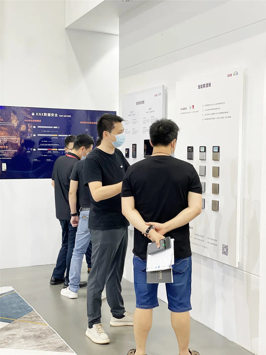 GVS于2022年全新發布的華爾茲系列智能語音面板、高級版M+O融合網關